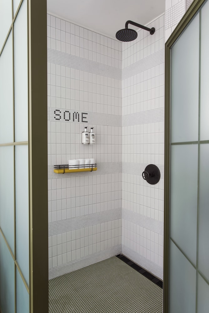 Moxy NYC Chelsea — Hotel rooms in New York City, New York State
