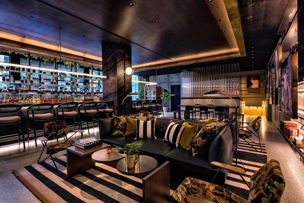 Moxy NYC Chelsea — Restaurant & bars in New York City, New York State
