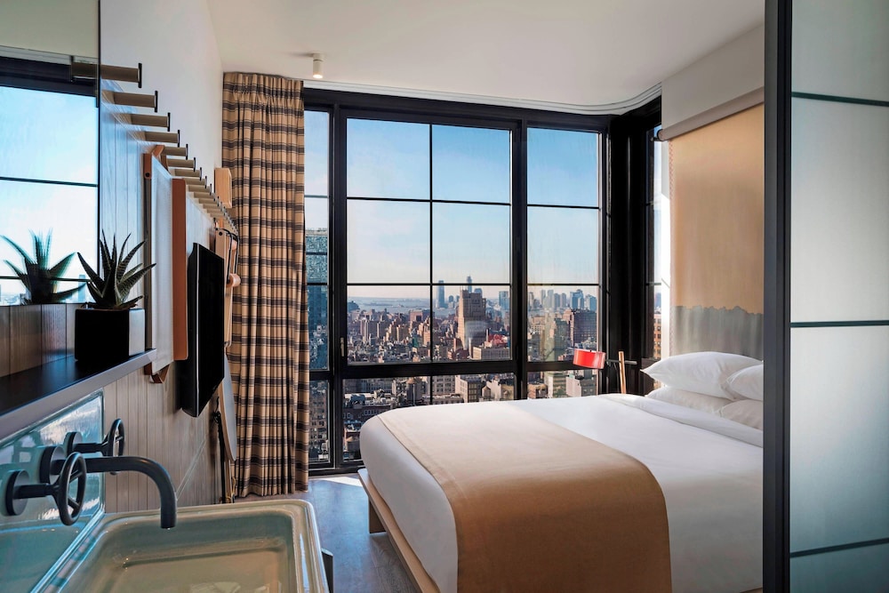 Moxy NYC Chelsea — Hotel rooms in New York City, New York State