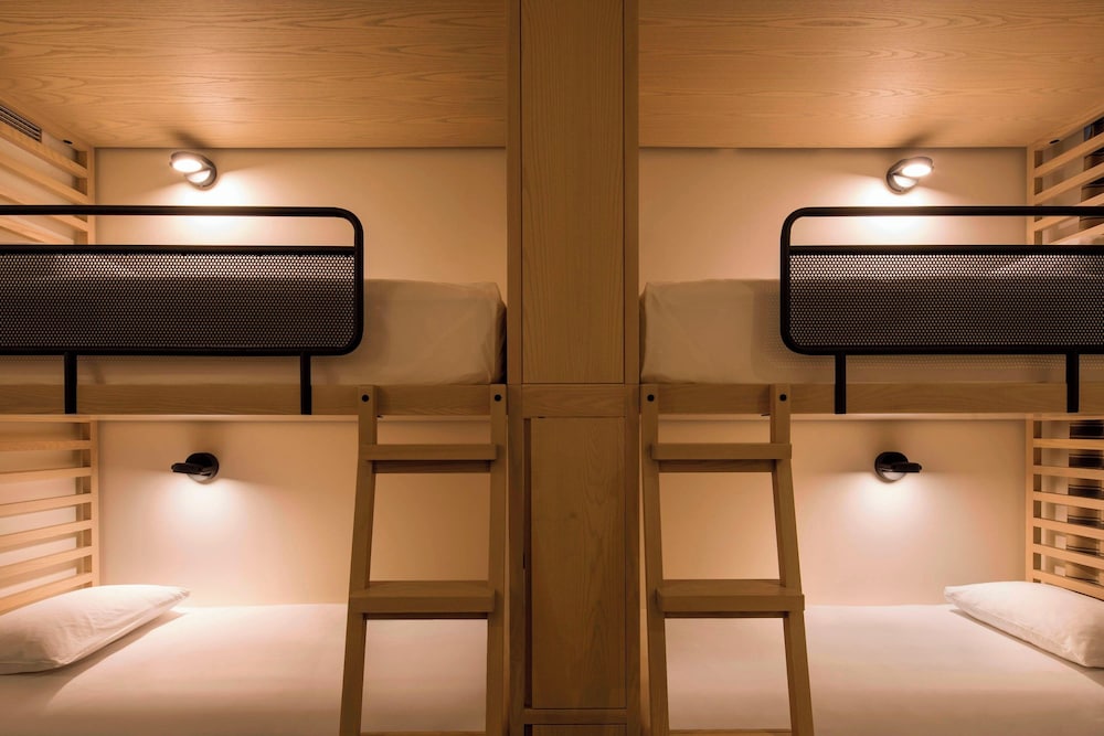 Moxy NYC Chelsea — Hotel rooms in New York City, New York State