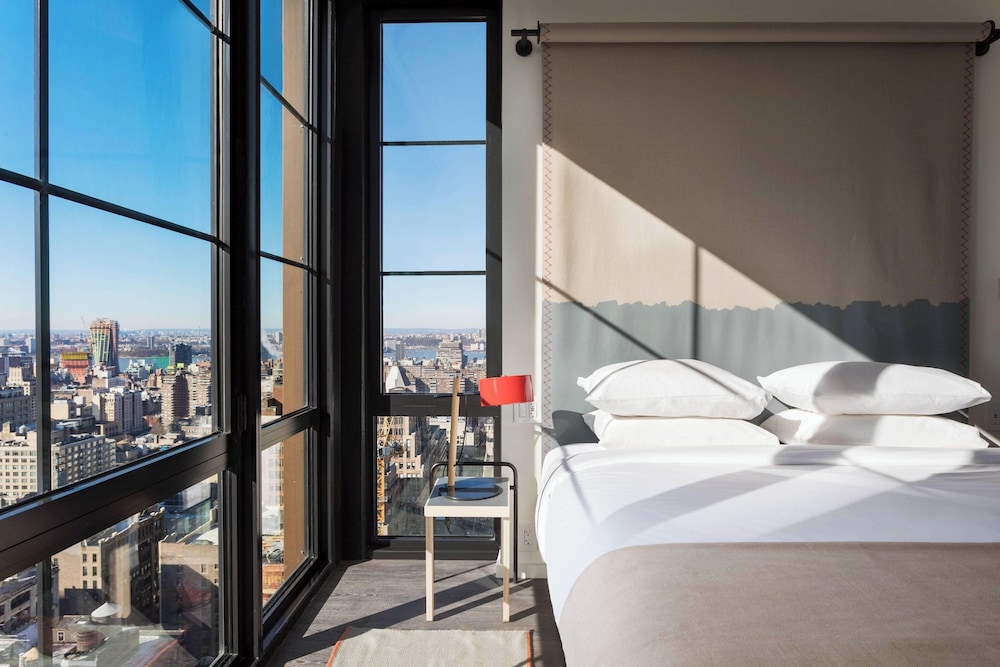 Moxy NYC Chelsea — Hotel rooms in New York City, New York State