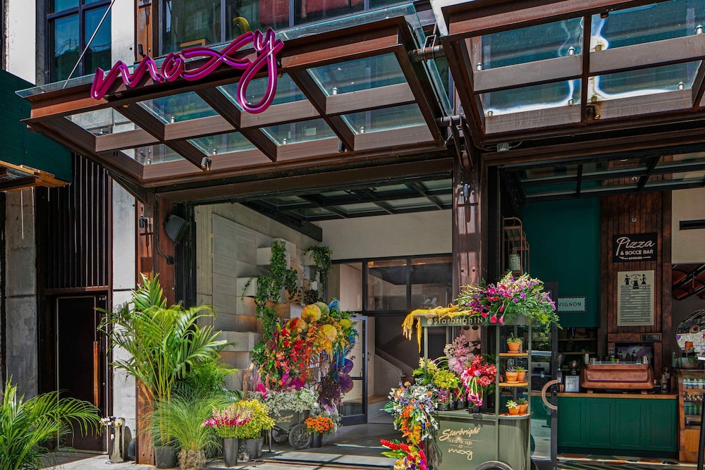 Moxy NYC Chelsea — Hotel building in New York City, New York State