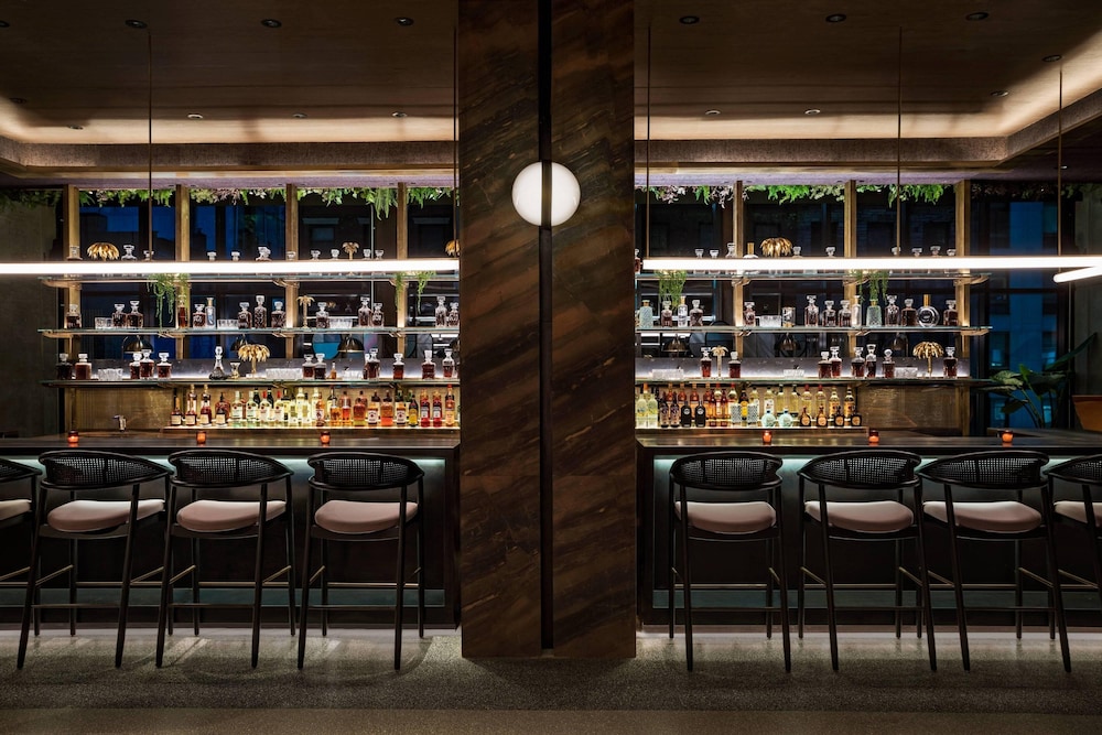 Moxy NYC Chelsea — Restaurant & bars in New York City, New York State