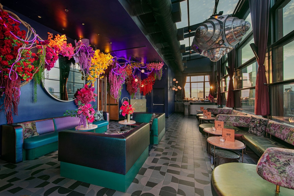 Moxy NYC Chelsea — Restaurant & bars in New York City, New York State