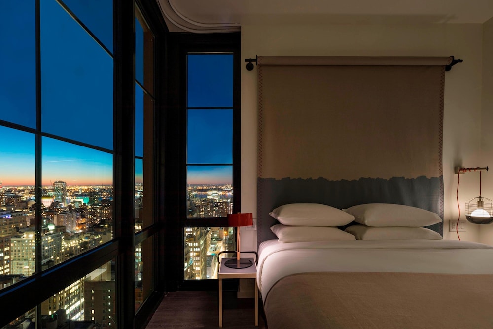 Moxy NYC Chelsea — Hotel rooms in New York City, New York State