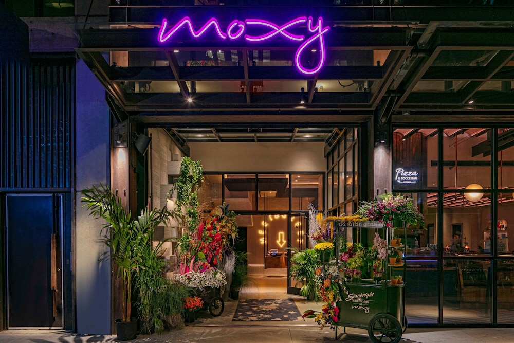 Moxy NYC Chelsea — Hotel building in New York City, New York State