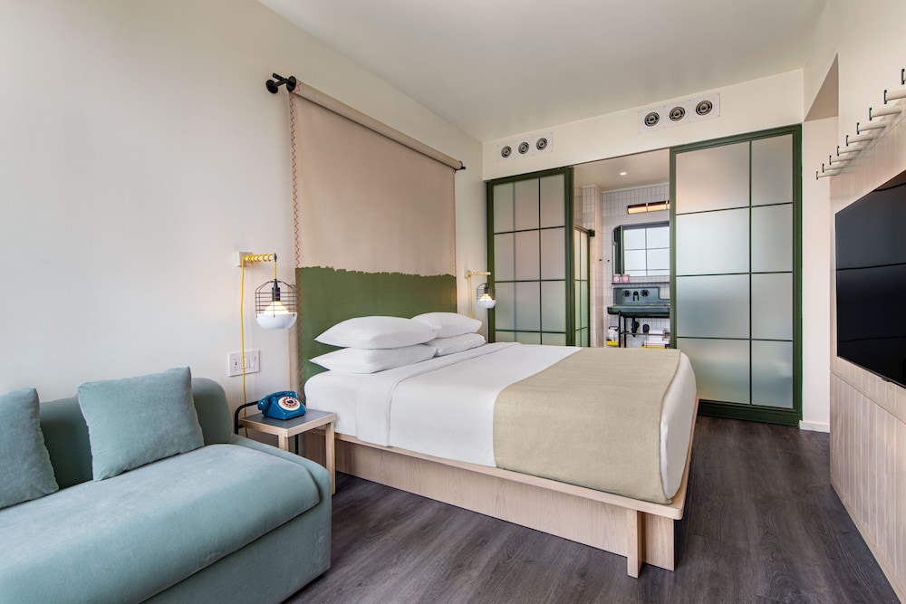 Moxy NYC Chelsea — Hotel rooms in New York City, New York State