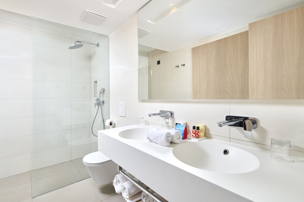 Hotel Park Plava Laguna — Hotel rooms in Poreč, Istria