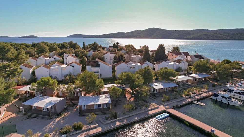 Amadria Park Apartments Šibenik — Hotel building in Šibenik, Šibenik-Knin