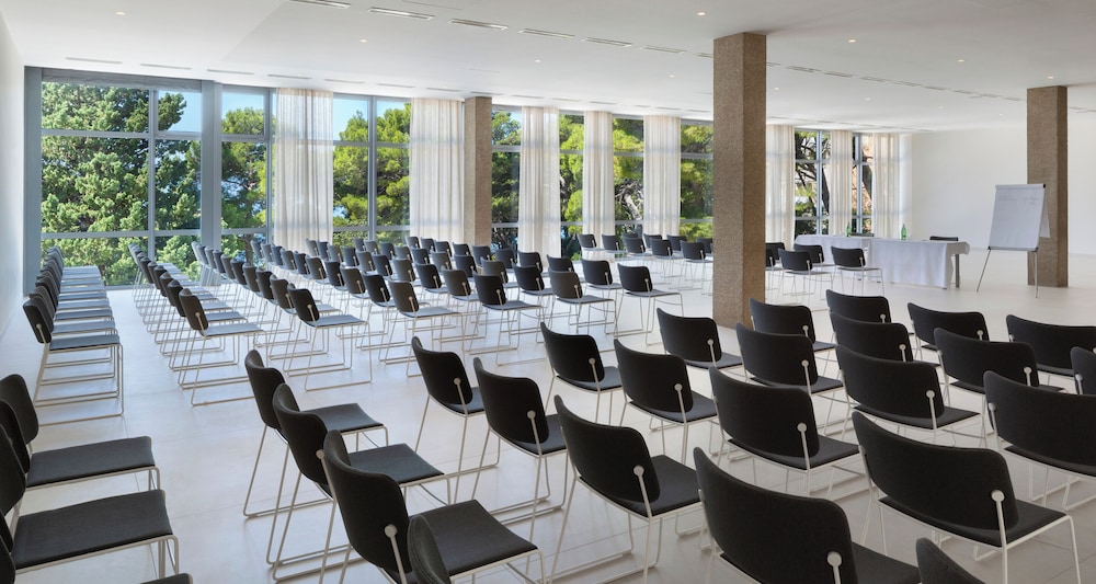 Maestral Adults Exclusive Hotel — Hotel building in Brela, Split-Dalmatia