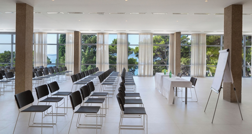 Maestral Adults Exclusive Hotel — Hotel building in Brela, Split-Dalmatia