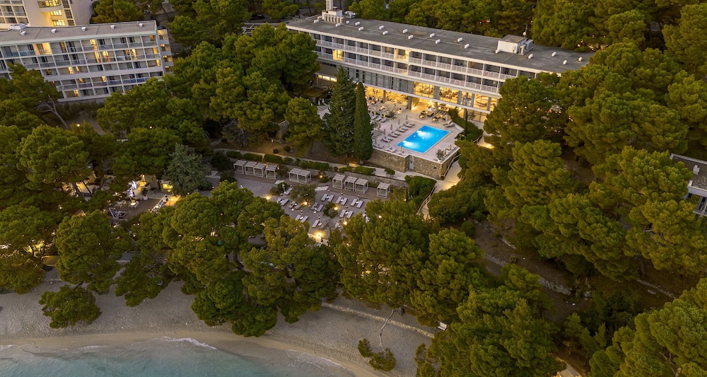 Maestral Adults Exclusive Hotel — Swimming pool in Brela, Split-Dalmatia