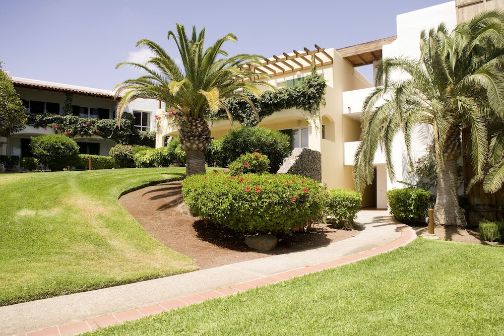 ROBINSON ESQUINZO PLAYA - All Inclusive — Hotel building in Esquinzo, Canary Islands