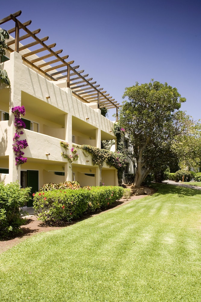 ROBINSON ESQUINZO PLAYA - All Inclusive — Hotel building in Esquinzo, Canary Islands