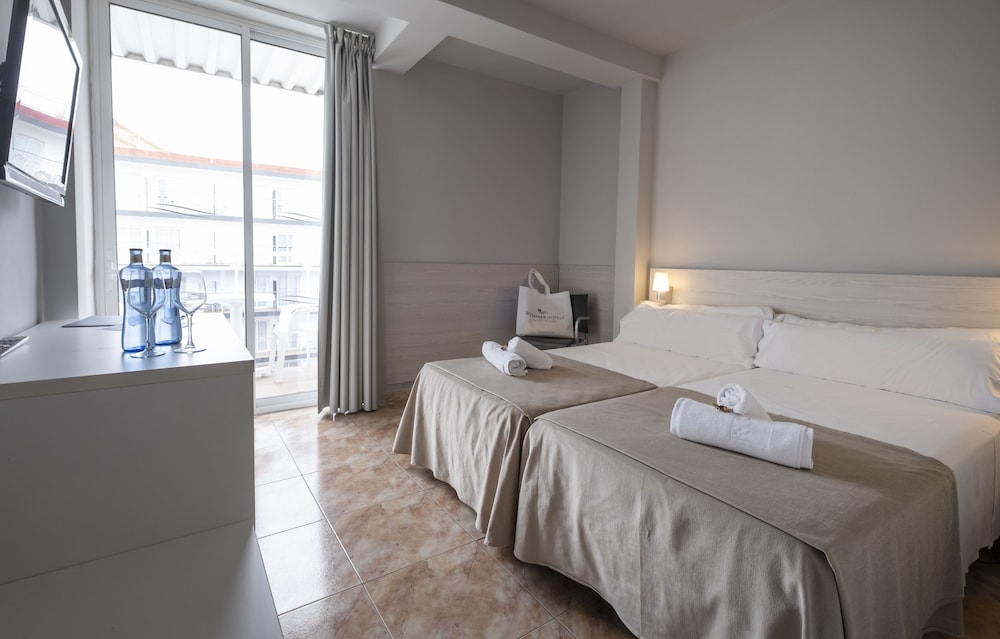 Hotel Rosamar Maritim — Hotel rooms in Lloret de Mar, Catalonia