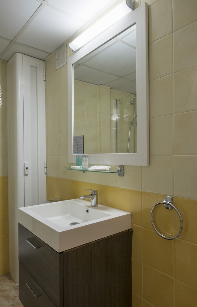 Hotel Rosamar Maritim — Hotel rooms in Lloret de Mar, Catalonia