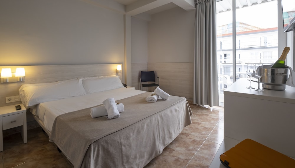 Hotel Rosamar Maritim — Hotel rooms in Lloret de Mar, Catalonia