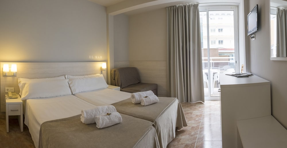 Hotel Rosamar Maritim — Hotel rooms in Lloret de Mar, Catalonia
