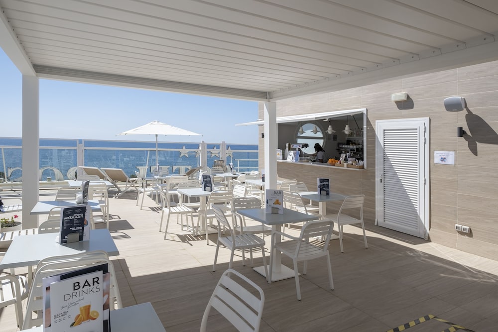 Hotel Rosamar Maritim — Restaurant & bars in Lloret de Mar, Catalonia