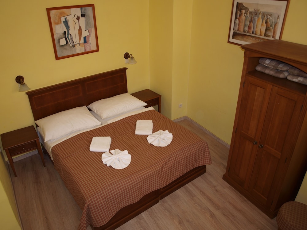 Hotel King George — Hotel rooms in Prague, Prague