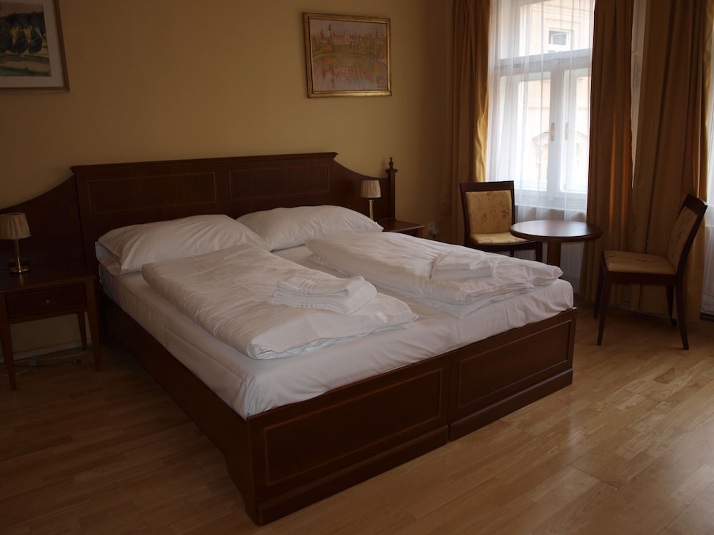 Hotel King George — Hotel rooms in Prague, Prague