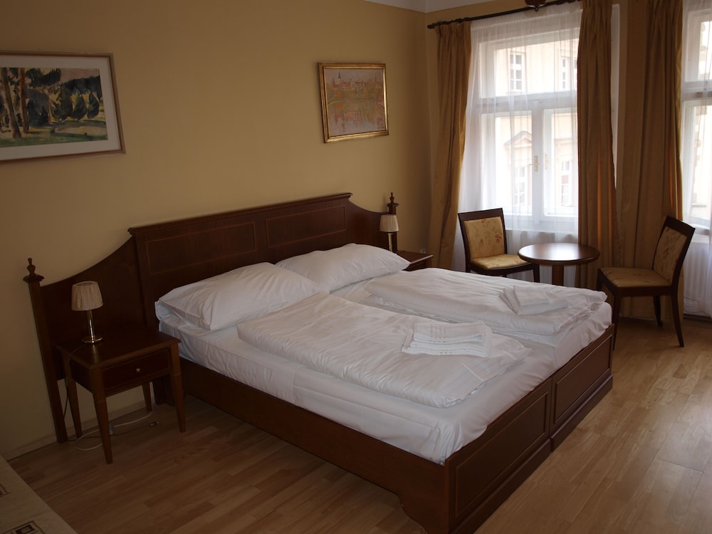 Hotel King George — Hotel rooms in Prague, Prague