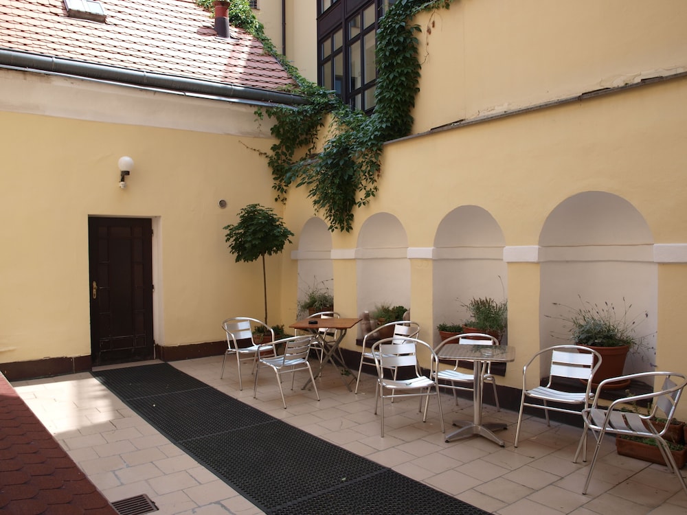 Hotel King George — Hotel building in Prague, Prague
