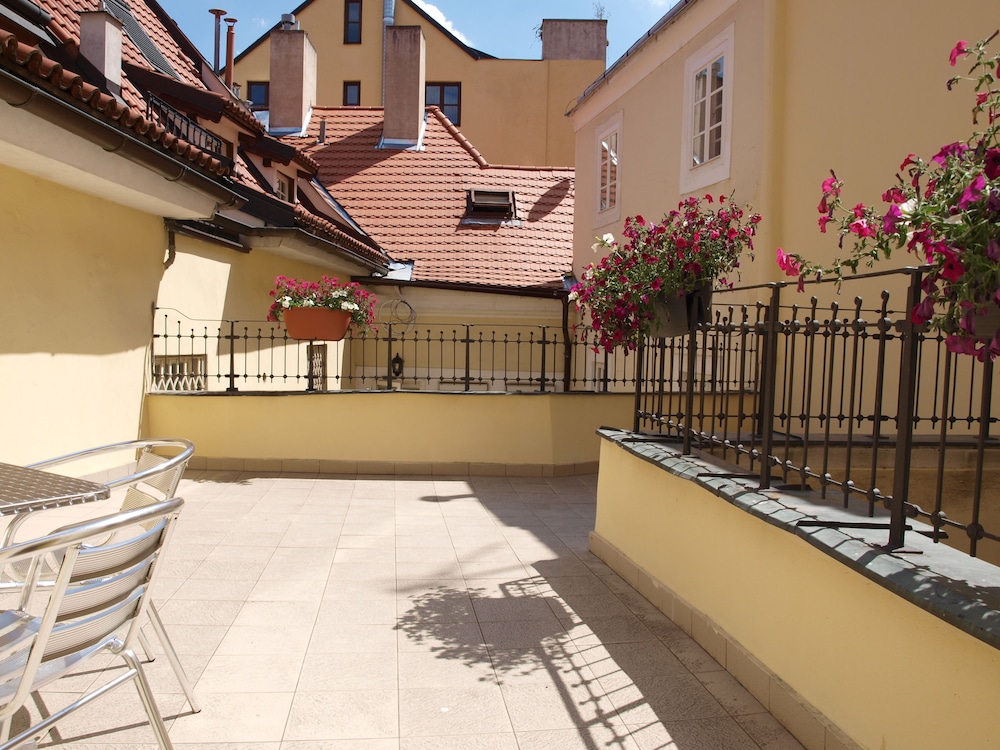 Hotel King George — Hotel building in Prague, Prague