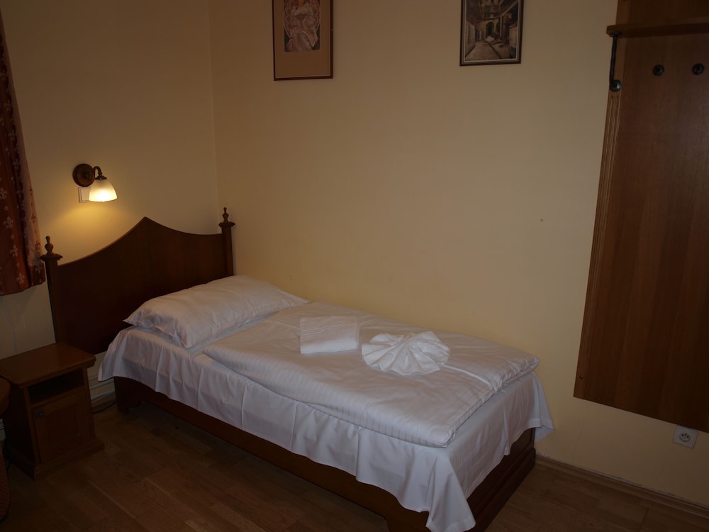 Hotel King George — Hotel rooms in Prague, Prague