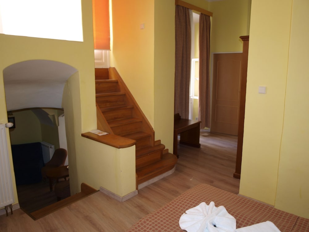 Hotel King George — Hotel rooms in Prague, Prague