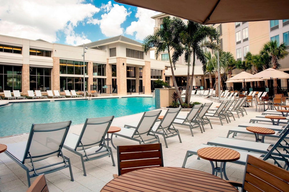 TownePlace Suites by Marriott Orlando Theme Parks/Lake Buena Vista — Swimming pool in Orlando, Florida