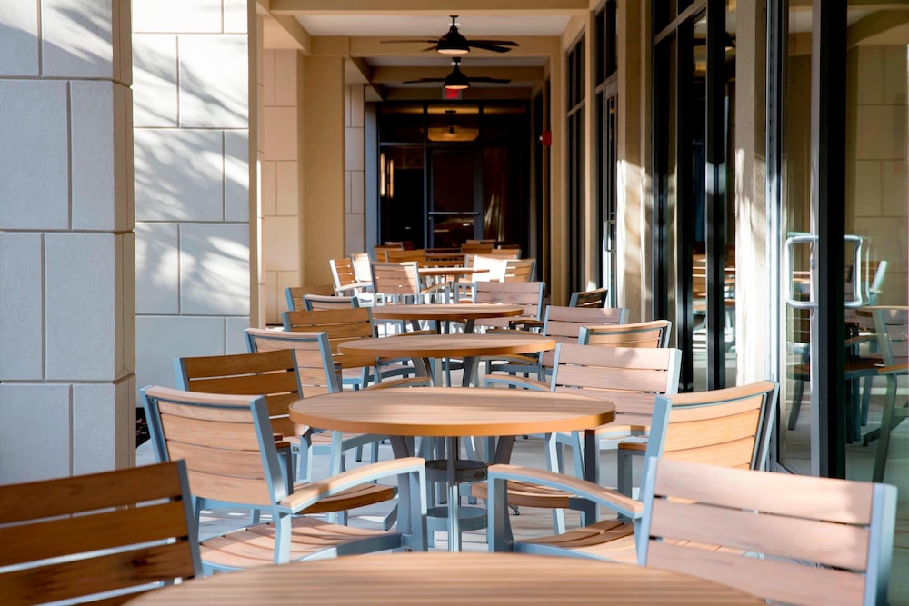 TownePlace Suites by Marriott Orlando Theme Parks/Lake Buena Vista — Restaurant & bars in Orlando, Florida