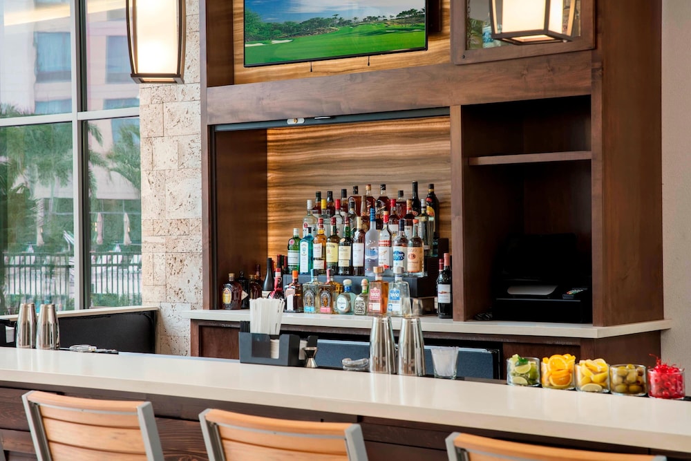 TownePlace Suites by Marriott Orlando Theme Parks/Lake Buena Vista — Restaurant & bars in Orlando, Florida