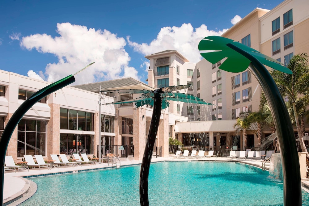 TownePlace Suites by Marriott Orlando Theme Parks/Lake Buena Vista — Swimming pool in Orlando, Florida
