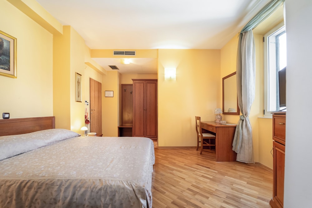 Hotel Peristil — Hotel rooms in Split, Split-Dalmatia