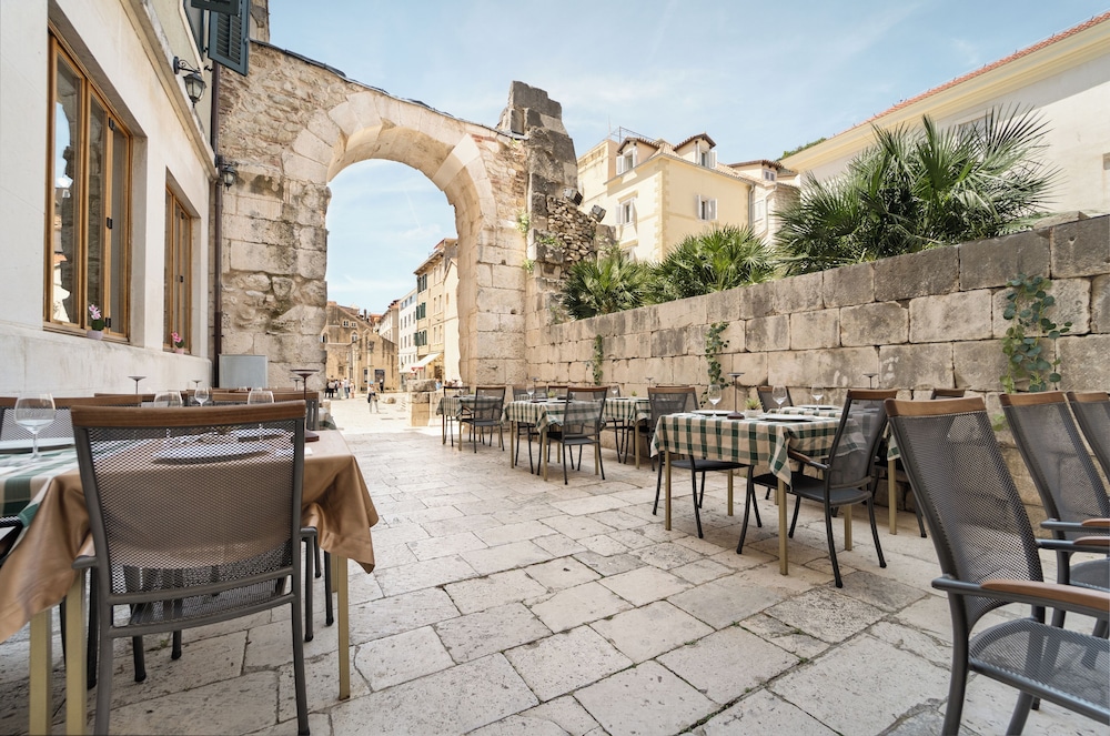 Hotel Peristil — Restaurant & bars in Split, Split-Dalmatia
