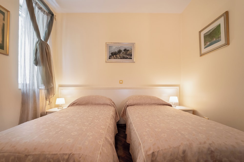 Hotel Peristil — Hotel rooms in Split, Split-Dalmatia