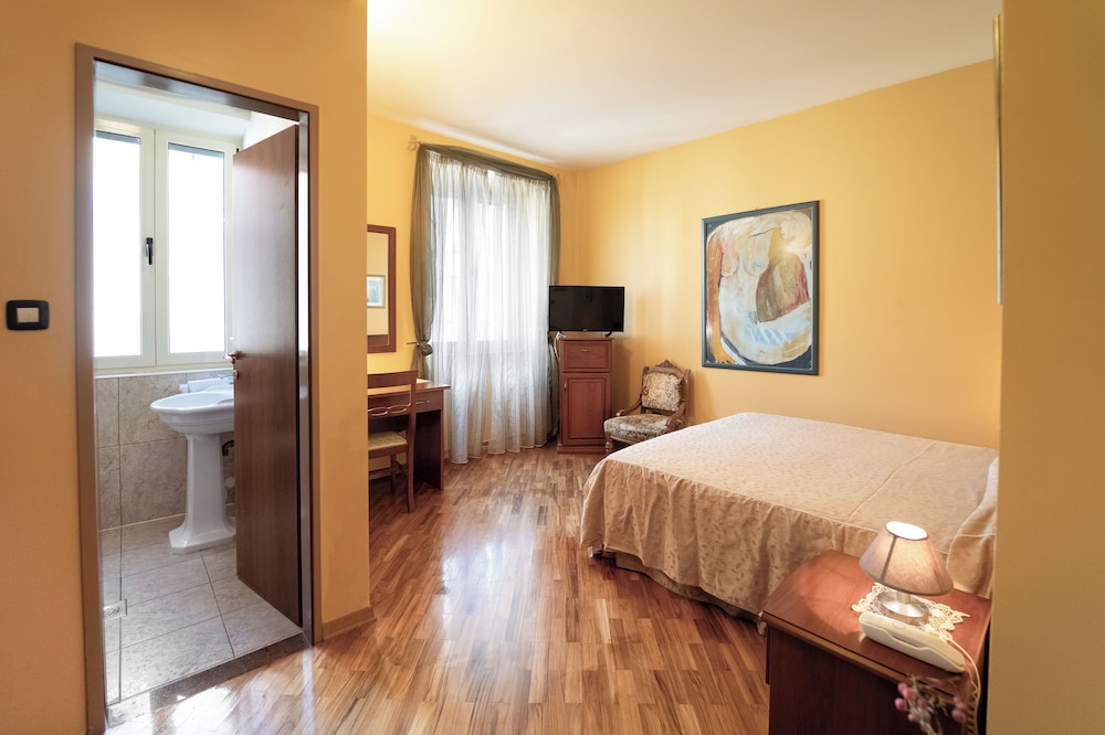 Hotel Peristil — Hotel rooms in Split, Split-Dalmatia