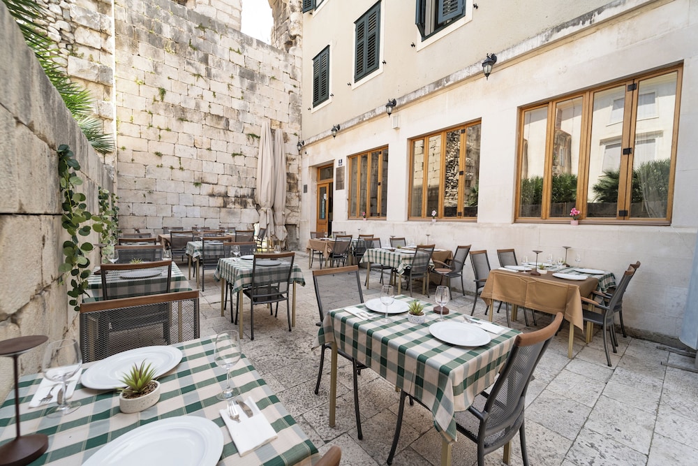 Hotel Peristil — Restaurant & bars in Split, Split-Dalmatia