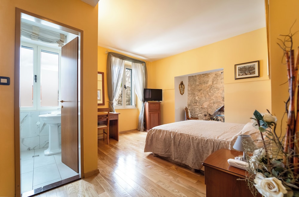 Hotel Peristil — Hotel rooms in Split, Split-Dalmatia