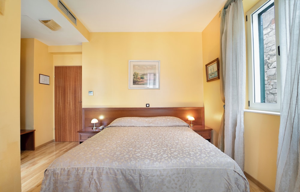 Hotel Peristil — Hotel rooms in Split, Split-Dalmatia