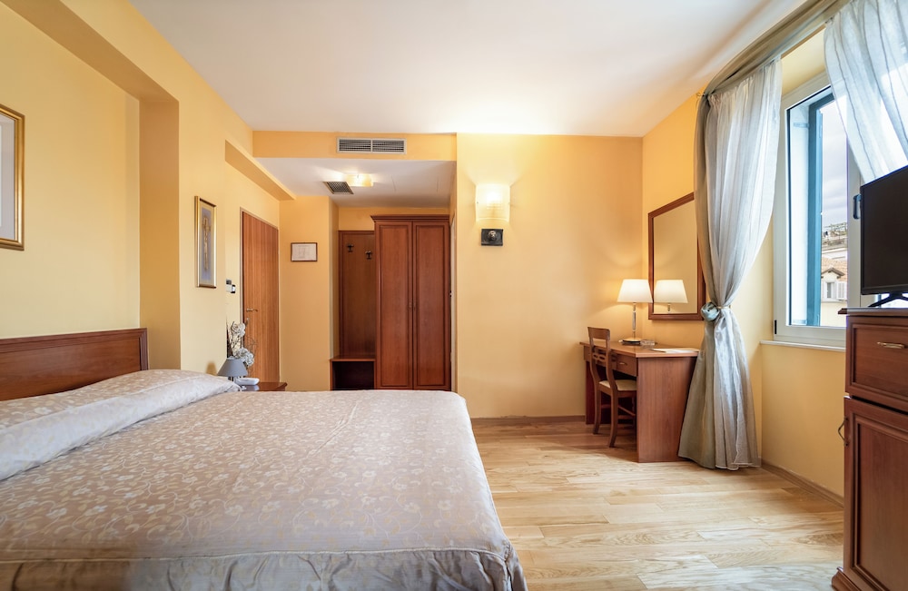 Hotel Peristil — Hotel rooms in Split, Split-Dalmatia