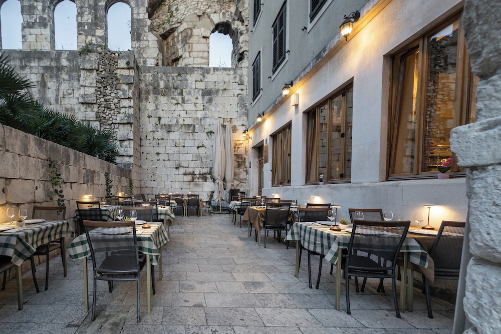 Hotel Peristil — Restaurant & bars in Split, Split-Dalmatia