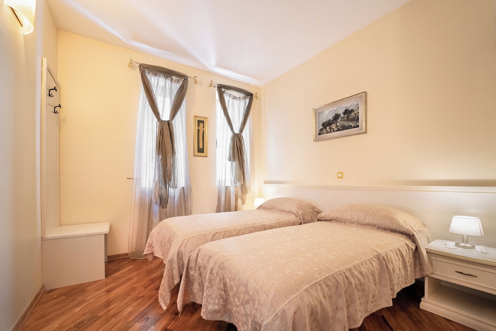 Hotel Peristil — Hotel rooms in Split, Split-Dalmatia