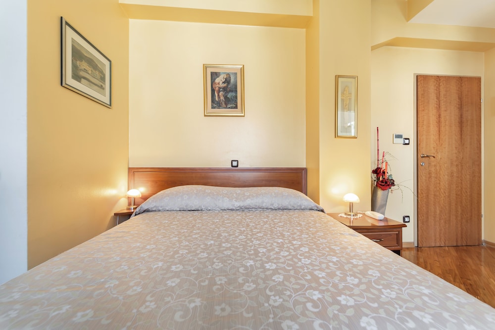 Hotel Peristil — Hotel rooms in Split, Split-Dalmatia