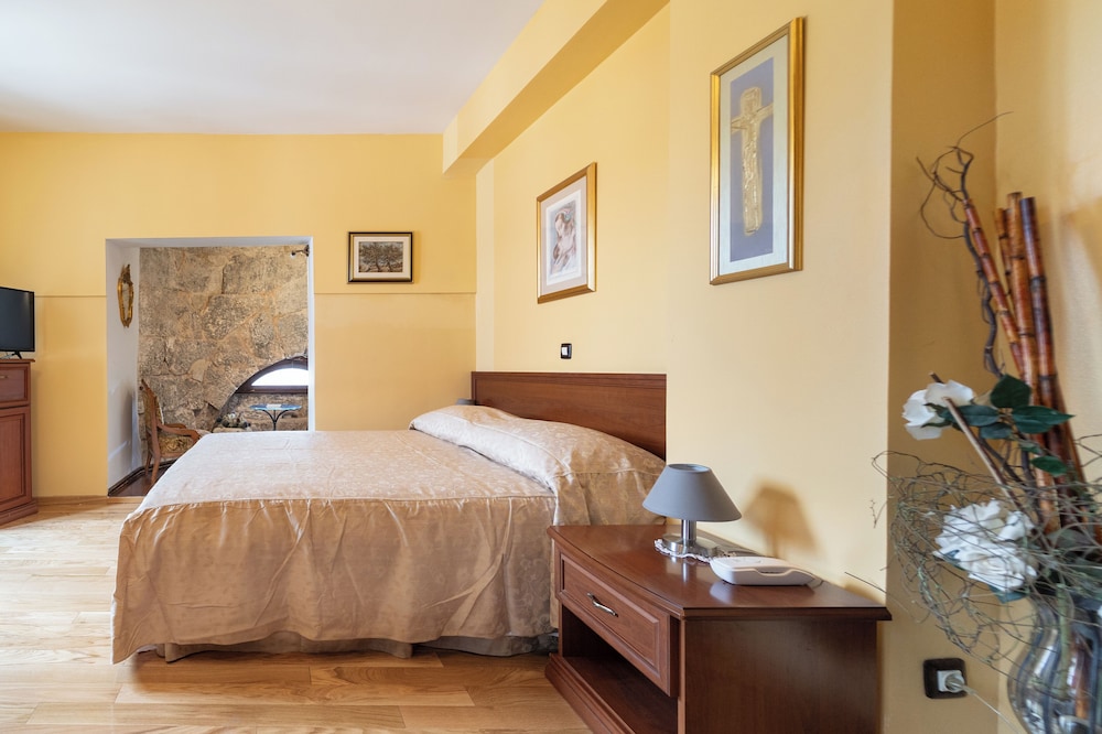 Hotel Peristil — Hotel rooms in Split, Split-Dalmatia