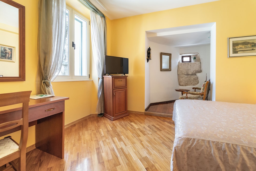 Hotel Peristil — Hotel rooms in Split, Split-Dalmatia