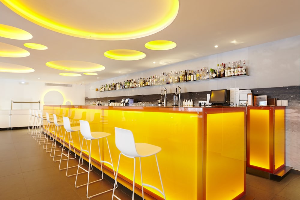 Ibiza Sun Apartments — Restaurant & bars in Playa d'en Bossa, Balearic Islands