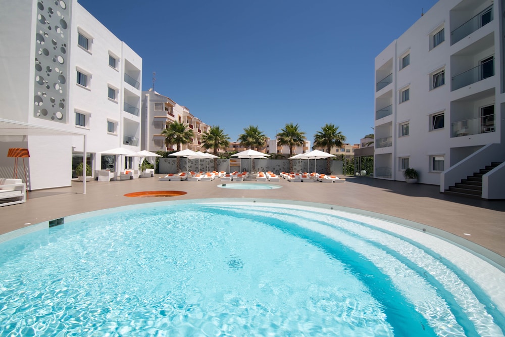 Ibiza Sun Apartments — Main photo in Playa d'en Bossa, Balearic Islands