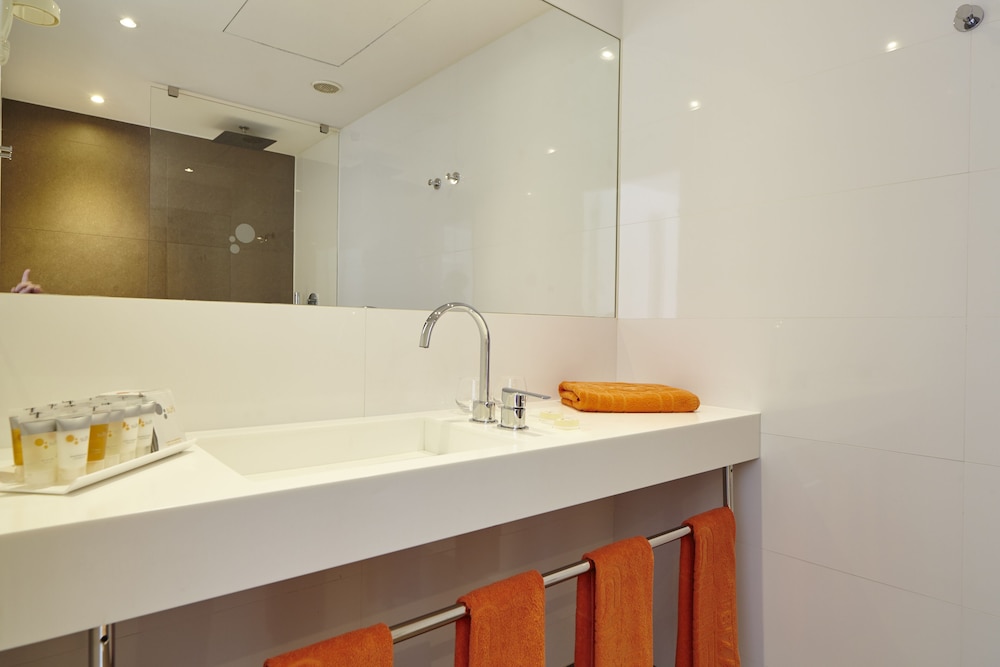 Ibiza Sun Apartments — Hotel rooms in Playa d'en Bossa, Balearic Islands